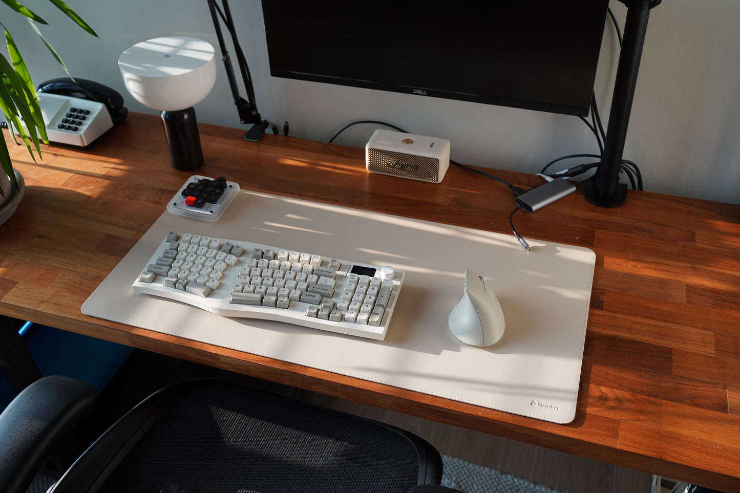 Premium eco-leather deskmat - warm white